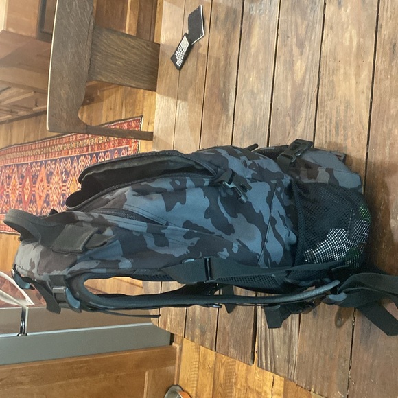 Camo tactical backpack with multiple pockets 30L - Picture 4 of 4